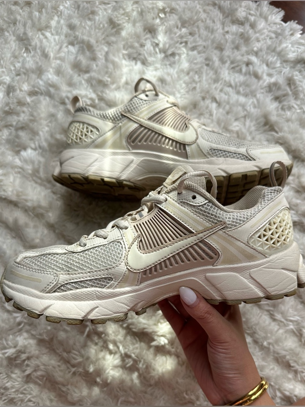 Nike Zoom Vomero 5 // size 7 W